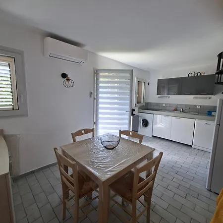 Mini Villa Santa Giulia, Lecci Residence Riviera Piscine 5Min Plage بيت للعطل