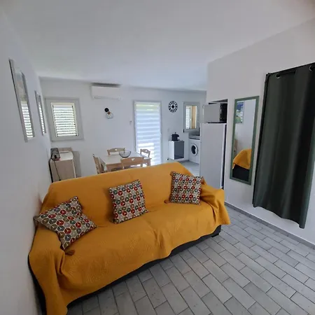 Mini Villa Santa Giulia, Lecci Residence Riviera Piscine 5Min Plage بيت للعطل *
